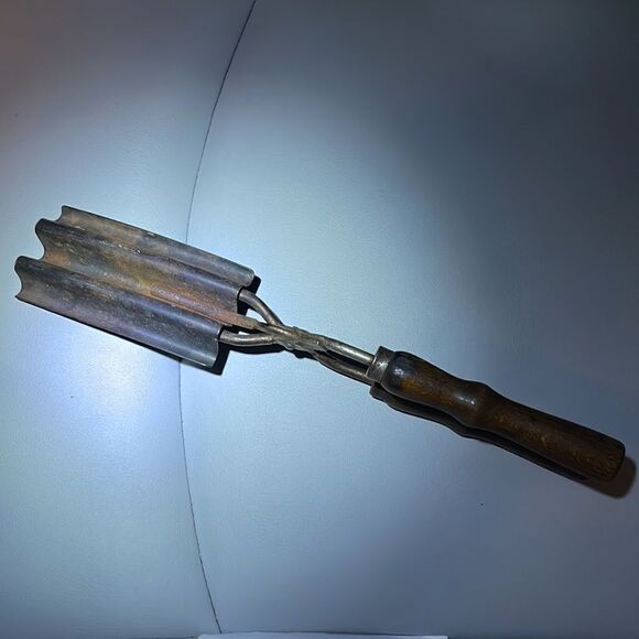 Vintage crimping iron hair salon display item - Picture 3 of 4